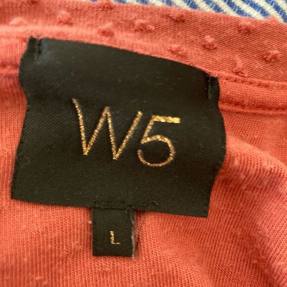 W5 beautiful Swiss dot top w/flounced sleeves w/dot crochet lace trim - Picture 5 of 6